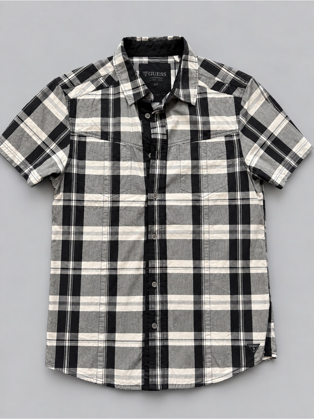 GUESS Black & White Plaid Short-Sleeve Button-Up Shirt